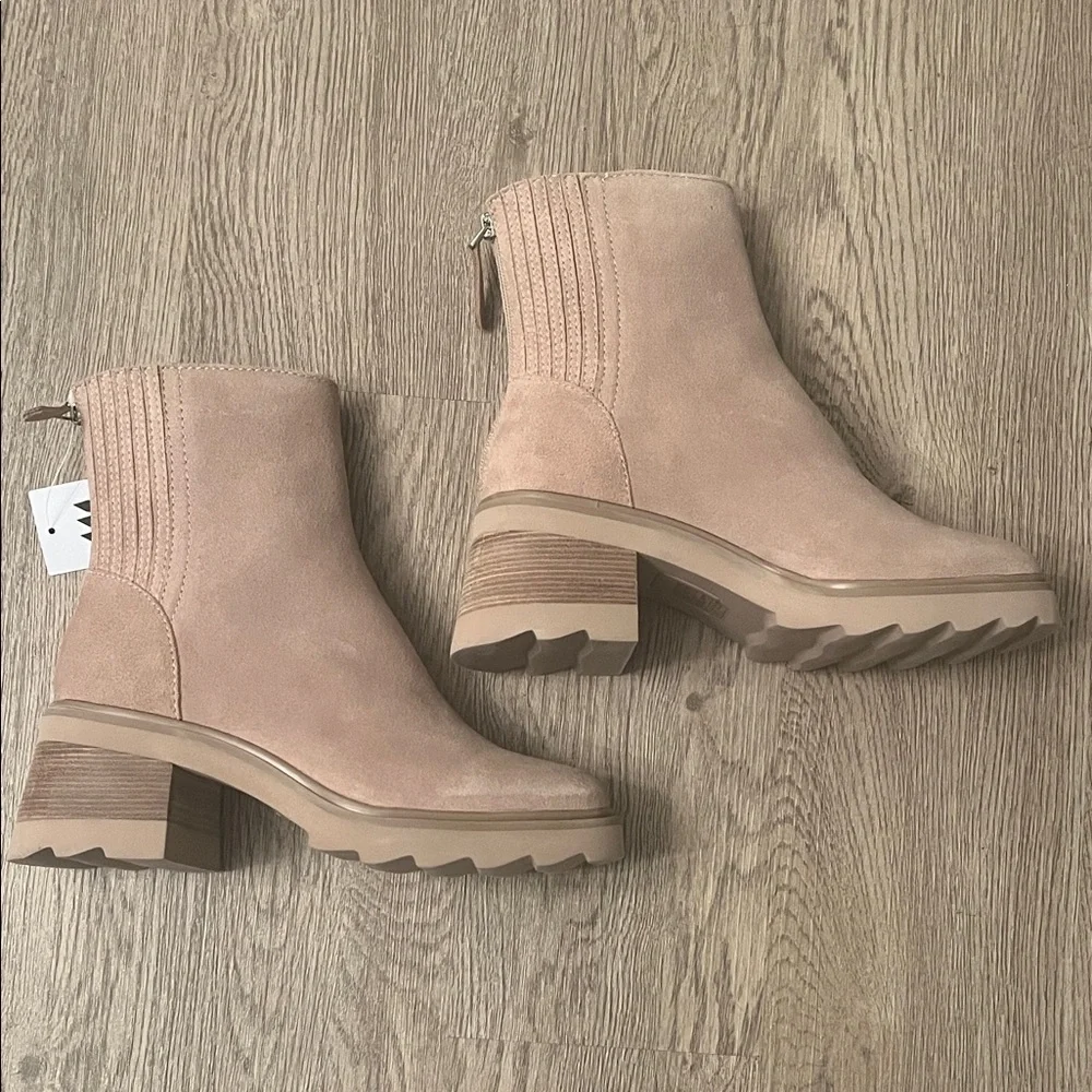 Dolce Vita Tan Ankle Booties - Picture 1 of 8